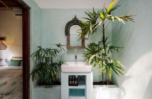 Koggala House | Luxury 3-BR Beach Front Villa with Staff