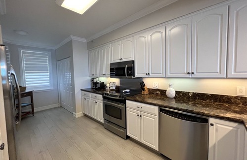 Islamorada Condo | ☀️Luxury 3 BR Remodeled! Ocean View PoolSpa, MarinaBikes Boat Slip Tennis/Pickle