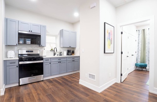 North Bergen House | Luxury 3-Story Home Near NYC - 5BR, 9 Beds, Parking & Modern Comfort