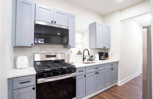 North Bergen House | Luxury 3-Story Home Near NYC - 5BR, 9 Beds, Parking & Modern Comfort