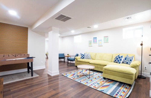 North Bergen House | Luxury 3-Story Home Near NYC - 5BR, 9 Beds, Parking & Modern Comfort