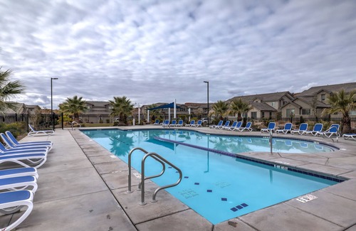 Sienna Hills House | Luxury 3BD suite townhome w/pool close to Zion. Great for groups!