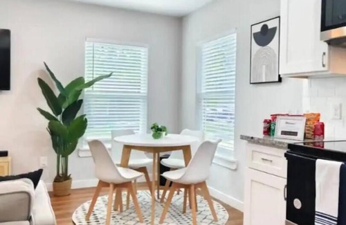 Northeast Houston House | Luxury 3BR Home Downtown Houston and near Airport