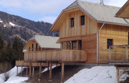 Sankt Georgen am Kreischberg Ski Chalet | Luxury 4 bedroom Chalet with Hot Tub (sleeps 8 people comfortably)