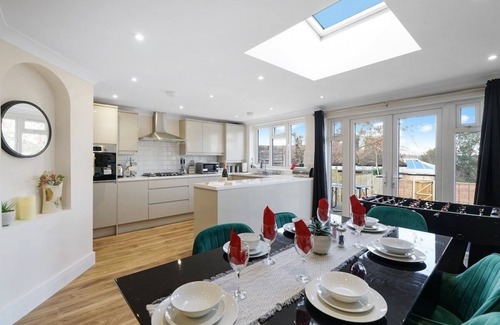 Preston House | Luxury 4 Bed house in Wembley - Garden