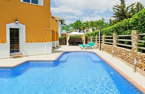 Torre-Pacheco Villa | Luxury 4 Bedroom Villa, Large Heated* Pool, Integrated Jacuzzi