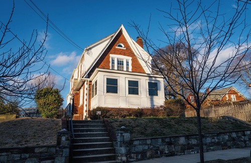 Crestwood House | Luxury 4 BR Private Home in Crestwood NW w/40' Heated Pool