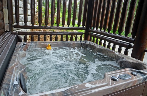 Gatlinburg Cabin | Luxury 4 King Suites, 4 Bath Log Cabin Close to Town & Trolley
