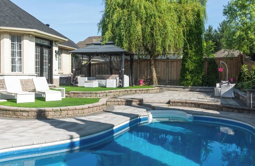 Vaughan House | Luxury 4000 sqft Vaughan Estate + Gazebo + Pool