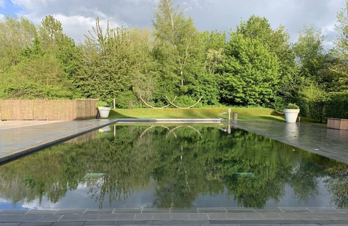 Cirencester House | Luxury 5 Bedroom Lake House with shared pool/spa at Lower Mill Estate