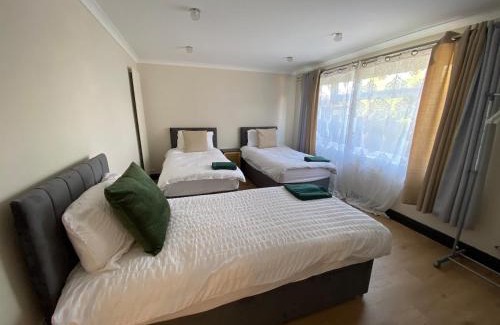 Milton Keynes Apartment | Luxury 5 Bedrooms House in Milton Keynes