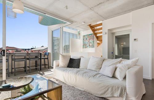 Caloundra Apartment | Luxury 5-floor Unit with Ocean Views near Beach
