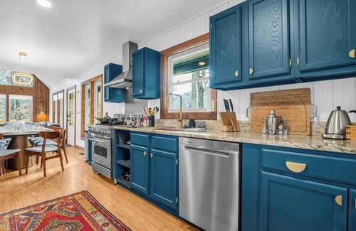 Lake Lure Cottage | Luxury 5 Kings Chimney Rock and Lake Views FirePit EVCharger PoolTable