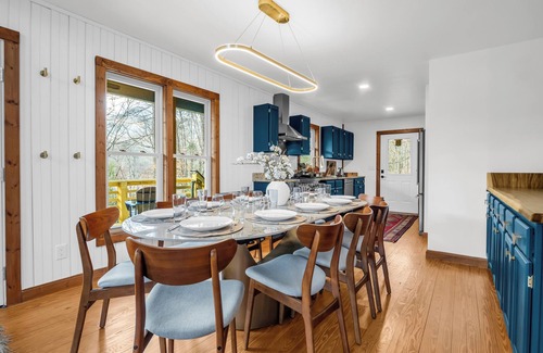 Lake Lure Cottage | Luxury 5 Kings Chimney Rock and Lake Views FirePit EVCharger PoolTable