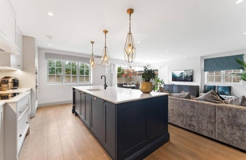 Waltham Abbey House | Luxury 5Bed Gated Home in High Beech