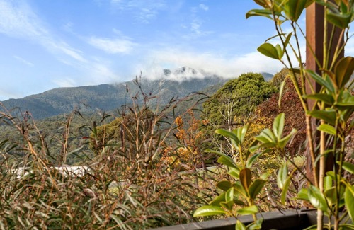 Merrijig House | Luxury 5BR Mountain Home - Mt Buller Views