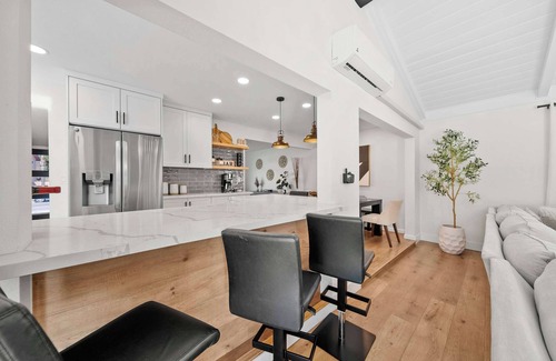 Allied Gardens House | Luxury 5BR SD Escape Grill, Fire Pit, Sleeps 12