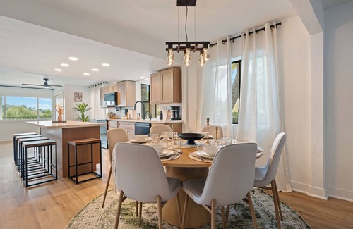 Mount Helix Villa | Luxury 5BR Villa - Pool, Spa, Movie Theater, Game Room, Bar, & Outdoor Dining