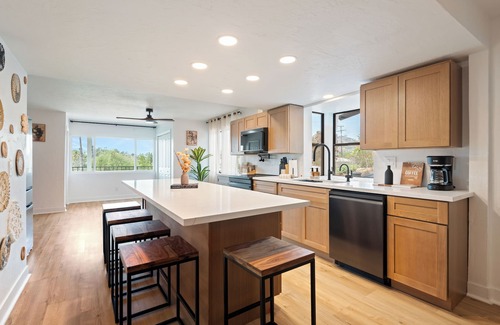 Mount Helix Villa | Luxury 5BR Villa - Pool, Spa, Movie Theater, Game Room, Bar, & Outdoor Dining