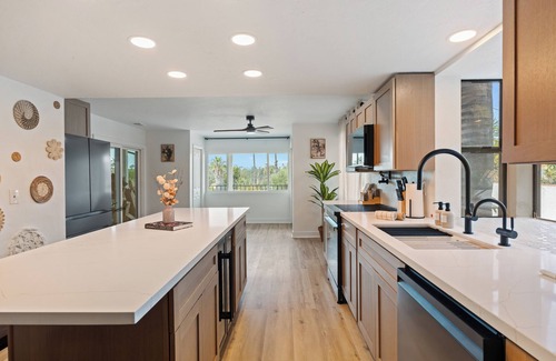 Mount Helix Villa | Luxury 5BR Villa - Pool, Spa, Movie Theater, Game Room, Bar, & Outdoor Dining