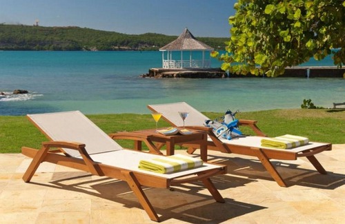 Discovery Bay Villa | Luxury 7 bedroom private beach front villa in Discovery Bay