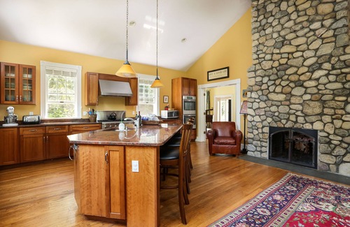 Orleans House | Luxury 7 BR, 4 BA w/Unique 60 ft Pool, .4 Miles to Beach