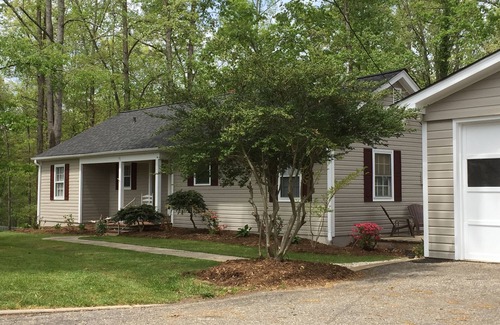 Jonesville House | Luxury Accommodations in Yadkin Valley Wine Country, Elkin, NC