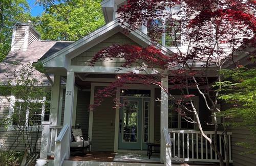 Glen Arbor House | Luxury AC’d 4bed 4.5bth in Woodstone sub. Walk to downtown GA.