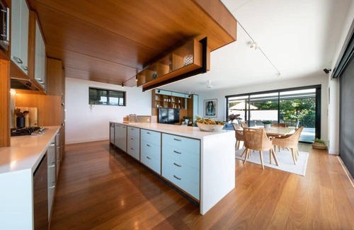 Airlie Beach House | Luxury Airlie Beach Home with Panoramic Ocean Views