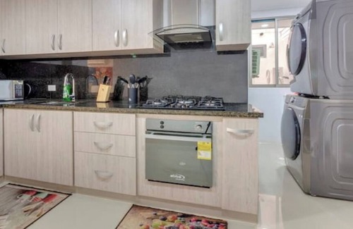 Crespo Apartment | Luxury Airport Penthouse 3 BD 2 BA with Rooftop Pool