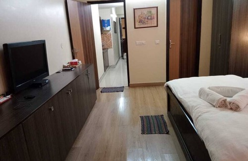 Tapovan Apartment | Luxury Aloha 1BR & 1LR Apartment