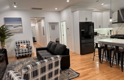 Danvers Apartment | Luxury and Modern Apt near Mall/Hospital