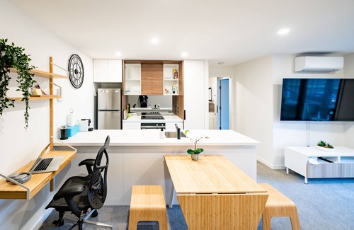 Turner Apartment | Luxury and Stylish Apt on NB Ave