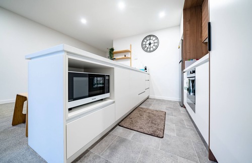 Turner Apartment | Luxury and Stylish Apt on NB Ave