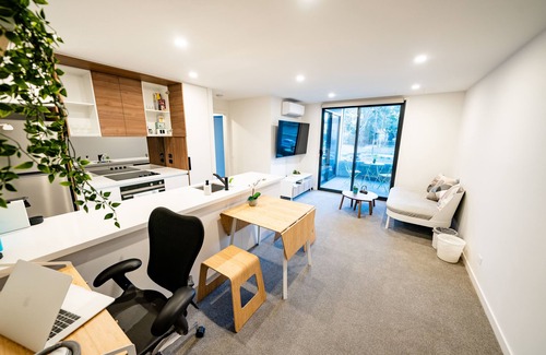 Turner Apartment | Luxury and Stylish Apt on NB Ave