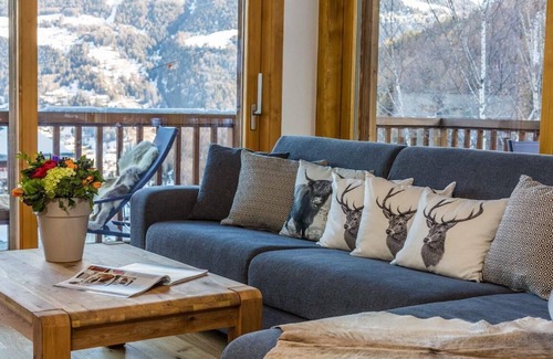 Grimentz Ski Chalet | Luxury Apartment, 3 Bedrooms with Jacuzzi Chalet Rahas A Grimentz - By Mrs Miggins