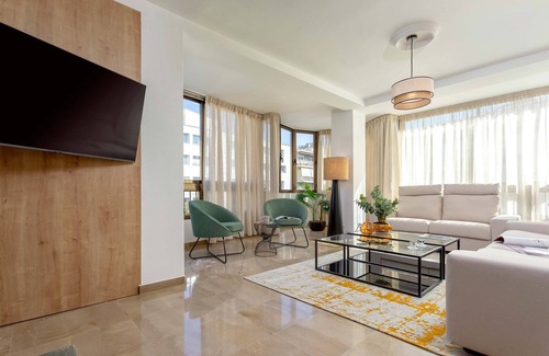 Granada City Center Apartment | Luxury Apartment in City Center. Puerta Real II