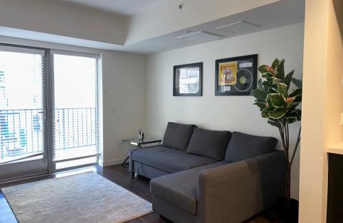 Little Armenia Apartment | LUXURY APARTMENT IN HOLLYWOOD