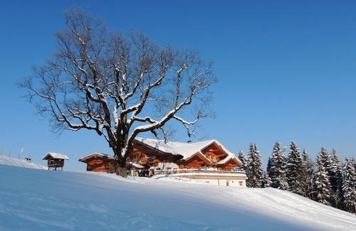 Oberaudorf Apartment | Luxury apartment with indoor pool, sun terrace and upscale furnishings