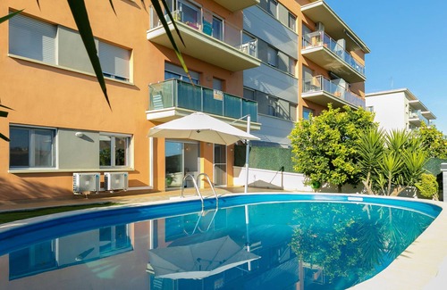 Vilatenim Apartment | Luxury Apartment with Private Pool & Garden in Figueres