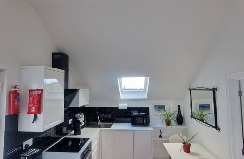 Maenporth Apartment | Luxury Apartment with Seaview Terrace: Modern Living, Parking & EV Charging.