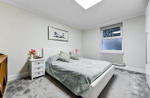 Maidenhead Apartment | Luxury Apartment with parking Central Maidenhead