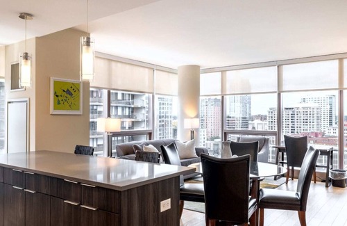 Downtown Apartment | Luxury Apt with Gym Downtown