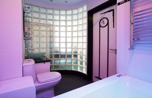 Beadnell Cottage | Luxury Art Deco house directly opposite the beach