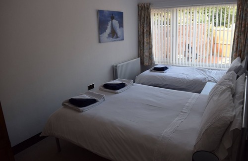 Beadnell Cottage | Luxury Art Deco house directly opposite the beach