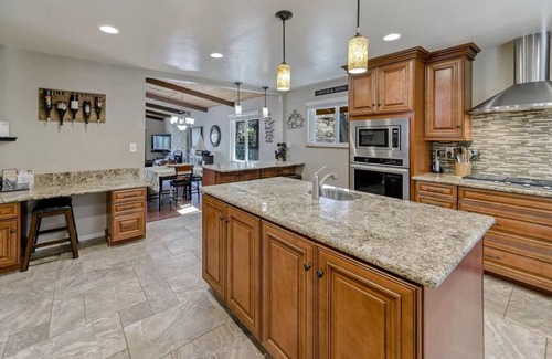 Lakehead House | Luxury at the Lake - Large Lakeview - Game Room - Shasta Lakeshore Retreat #7