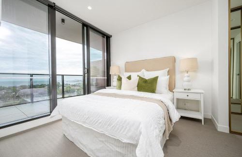 Port Melbourne Apartment | Luxury Bay View Apartment
