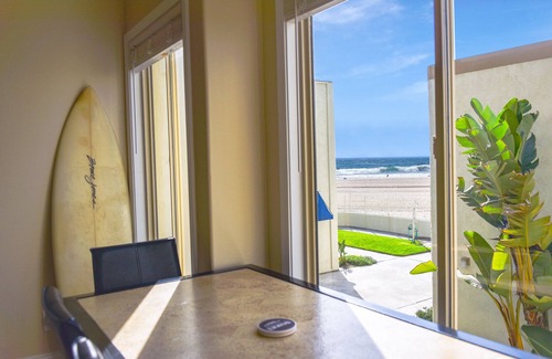Huntington Beach House | Luxury Beach Front Surf Condo ► Private Patio ► BBQ ► Parking ► Wifi ► Laundry ►