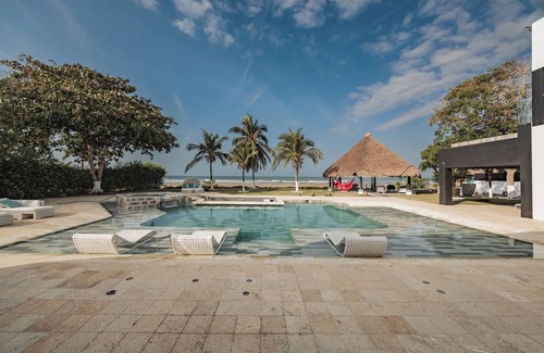 Punta Canoas Villa | Luxury Beach Front Villa w 2 Private Pools+BBQ