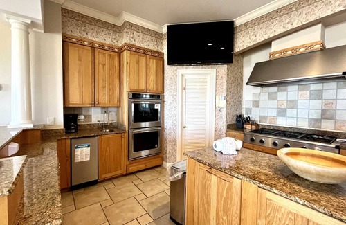 Gulf Shores House | Luxury Beach Front Home~Blue Atlantis~Hi-Speed Gaming Wifi~Bluetooth Sound System